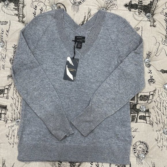 Halogen V-Neck Cashmere Sweater - Picture 4 of 8